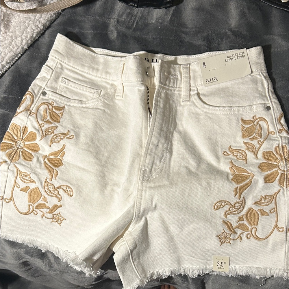 Apt. 9 Women's Cream Shorts with Gold Embroidery